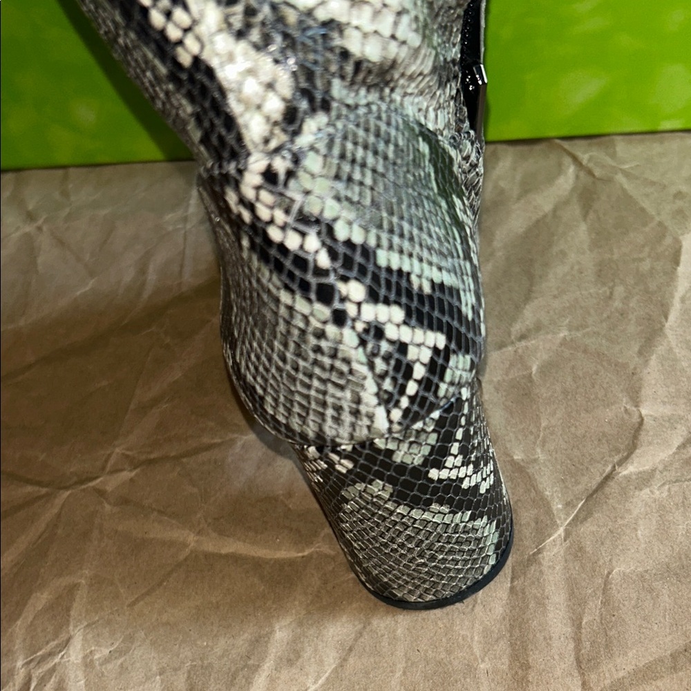 Sam Edelman - Picture 14 of 16